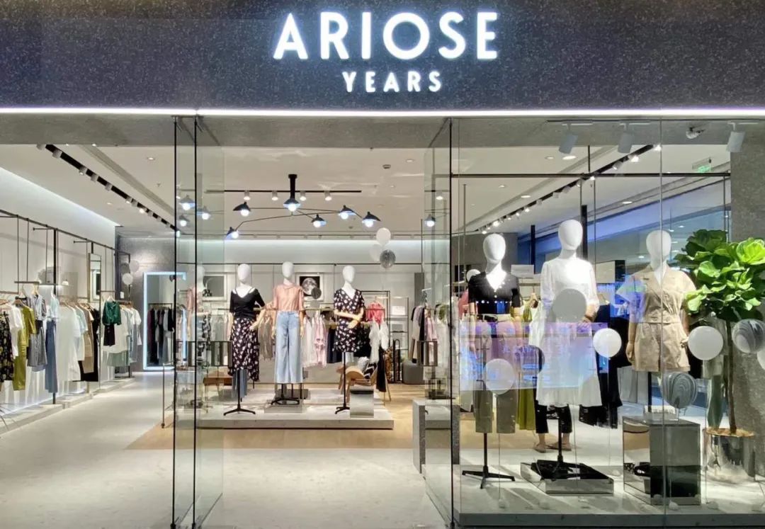 谁说服装店不行了？这个低调的女装却悄悄地开了1200多家店