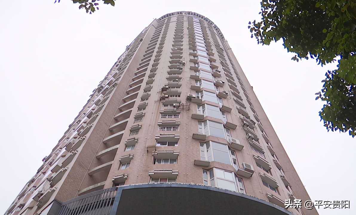 房租到期了房东失联了,12万房租失联二房东收房合理吗