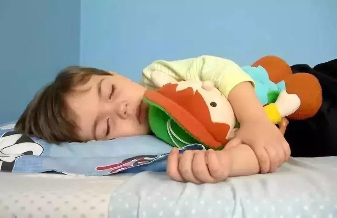 孩子早晨上学总是磨蹭迟到怎么办,孩子上学迟到也不着急怎么办