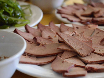 边境牧羊犬怎么喂食才好,边境牧羊犬平时怎么喂食物