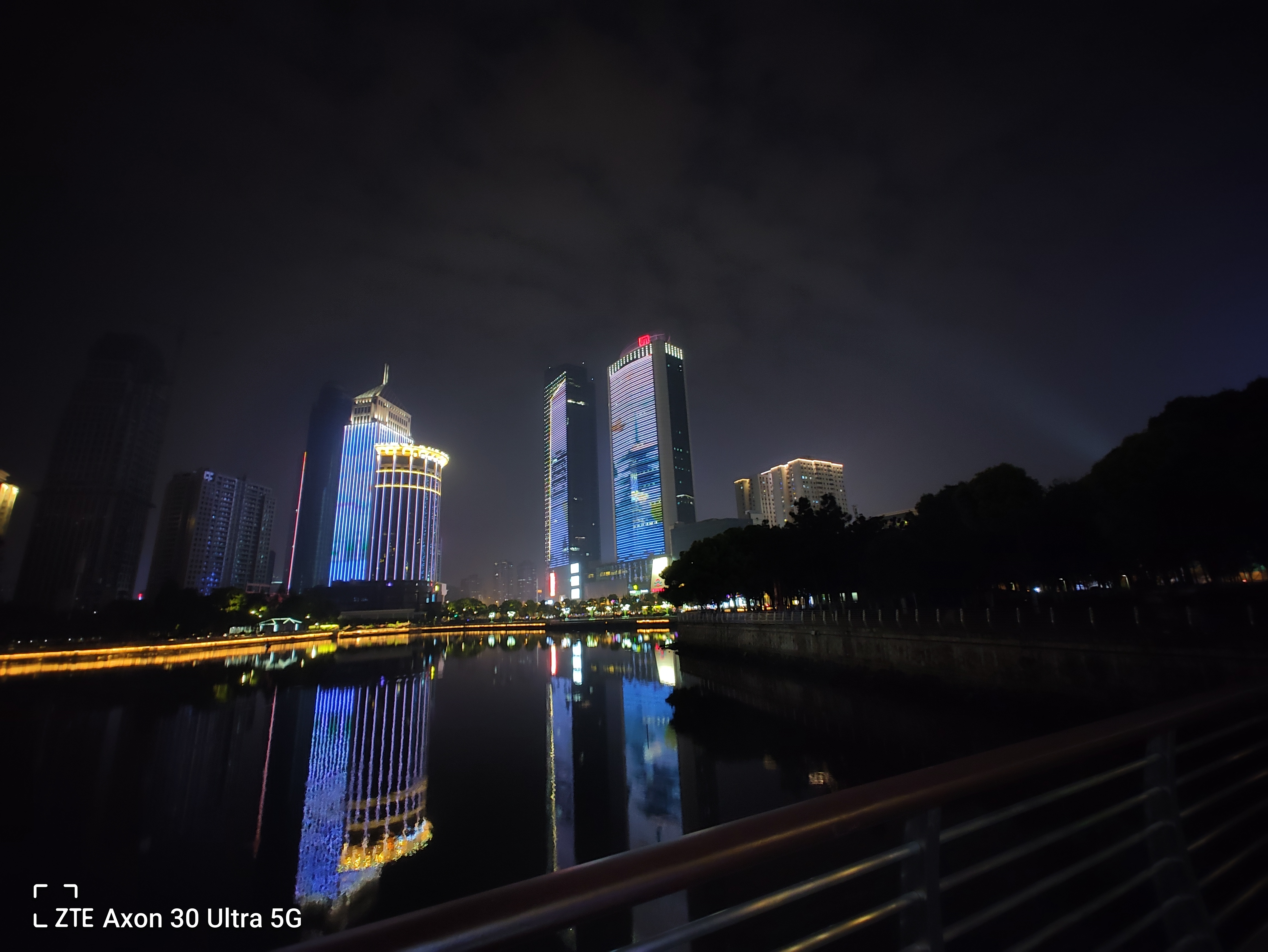 中兴axon30ultra和努比亚z30pro,中兴axon30ultra对比魅族18pro