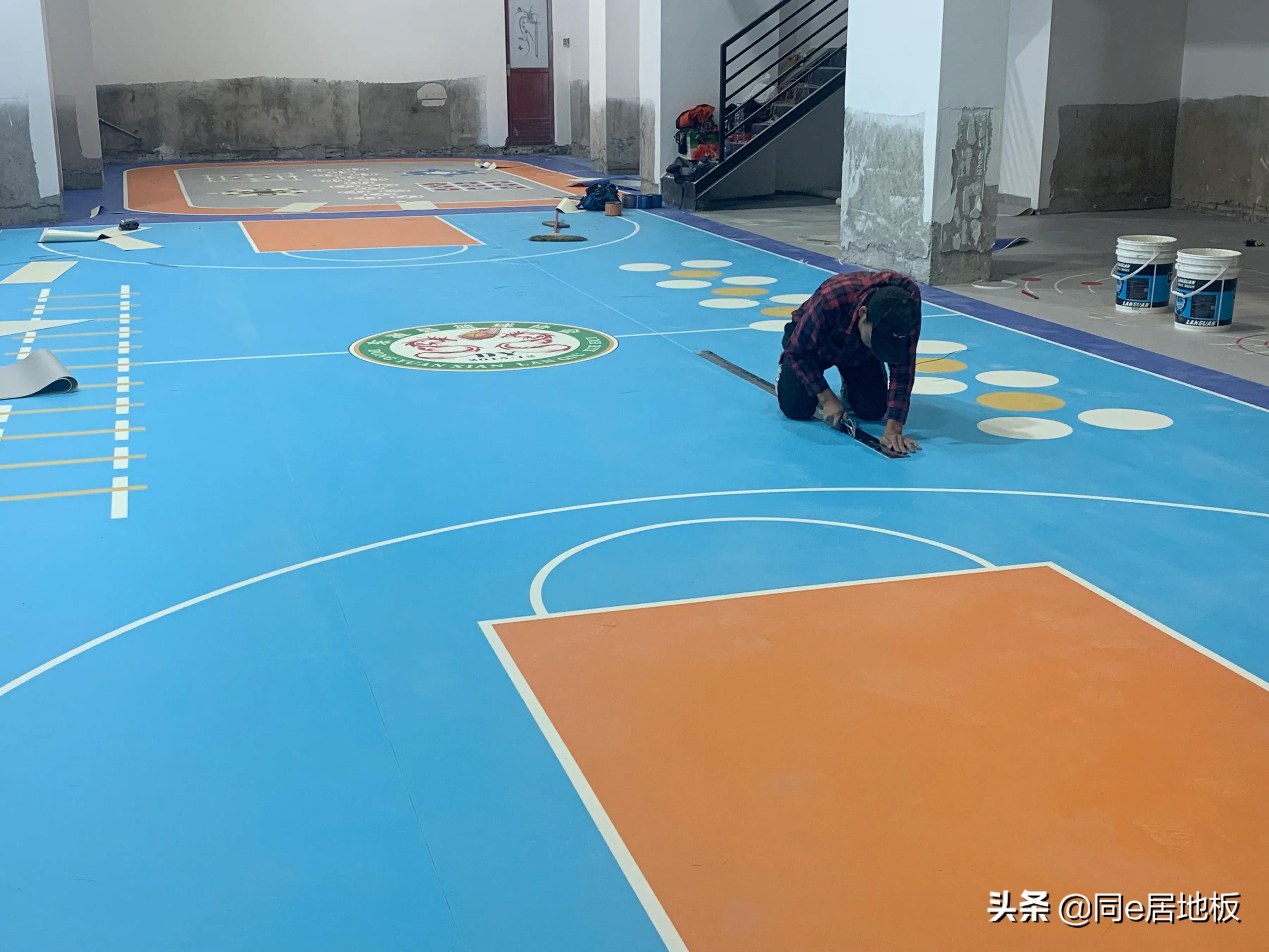 pvc胶地板安装视频教程,室内篮球馆地面pvc运动地板