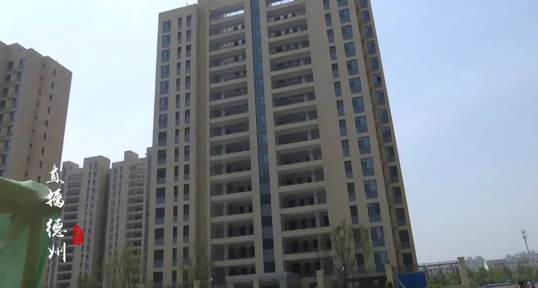 五米深坑作伴、整层钢筋外露！德州一楼盘任*交性**房，业主：太坑