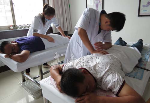 中药专业的未来发展前景,中药学和中医学哪个专业好就业