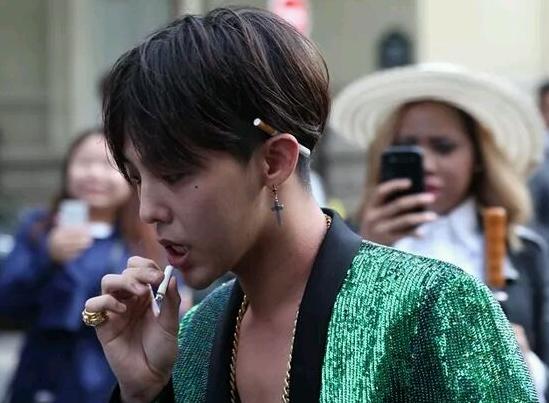 身价过亿的人都抽什么烟,身价上亿的明星抽什么烟原视频