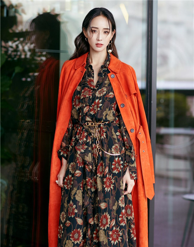 发量少穿大衣怎么扎头发,冬天衣服厚头发怎么扎温柔简单