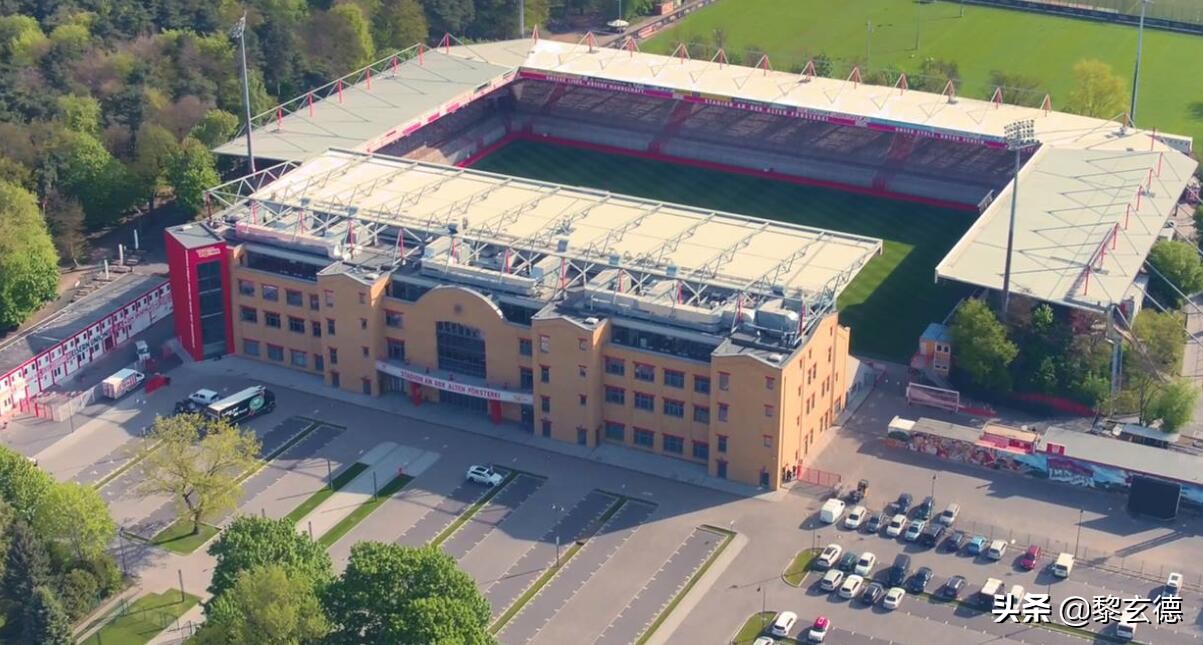 患难与共！球迷志愿帮球队修主场，俱乐部掏钱帮球迷做病毒检测