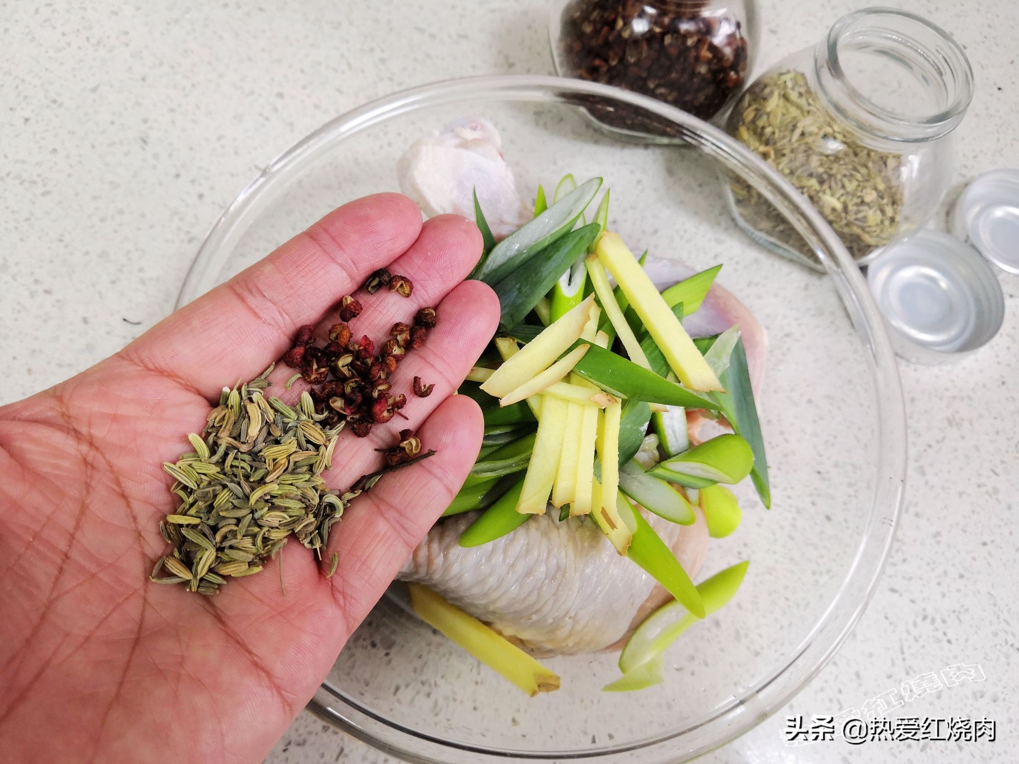 炸鸡腿炸出来怎么会有油,炸鸡腿炸熟后容易掉粉皮