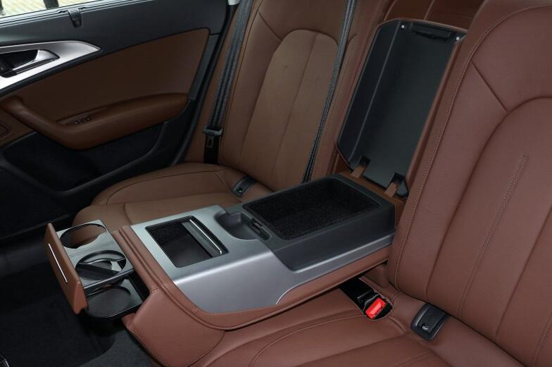 新款a6l顶配二手车,28万的奥迪a6l2023款