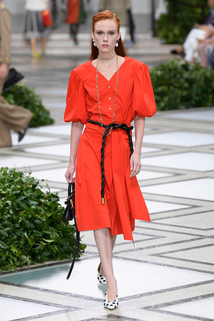 toryburch2020白色刺绣裙子,toryburch小香风裙子