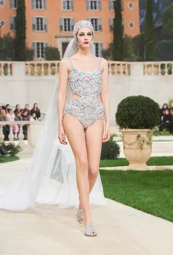 chanel香奈儿1995年时装秀,chanel香奈儿2015高级时装秀