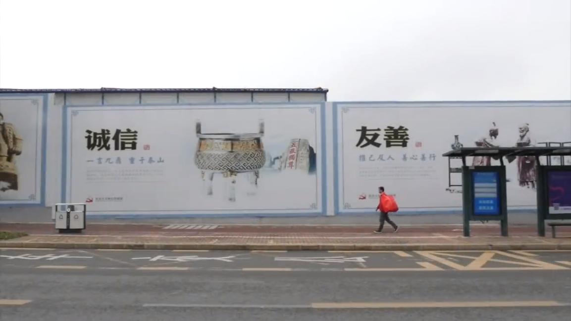 三和大神上一天玩三天，日结100吃4元的面，8块钱网吧包夜