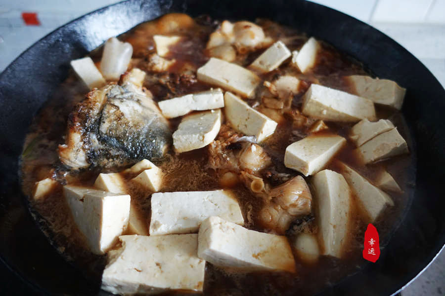 炖鱼的家常做法草鱼炖豆腐,五花肉草鱼炖豆腐怎么做才好吃啊