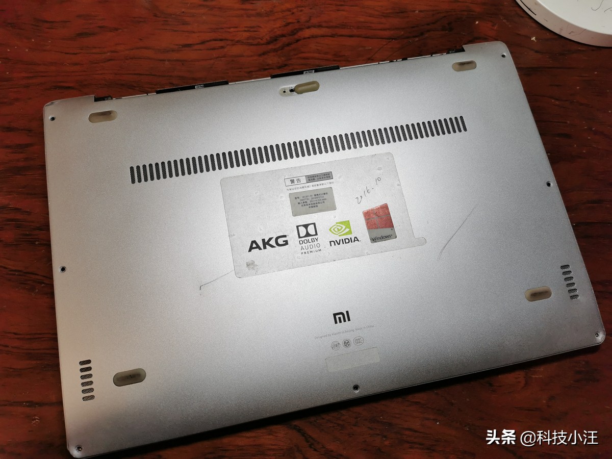 小米笔记本黑屏一秒恢复解决方法,用了几年的小米手机不经意间黑屏