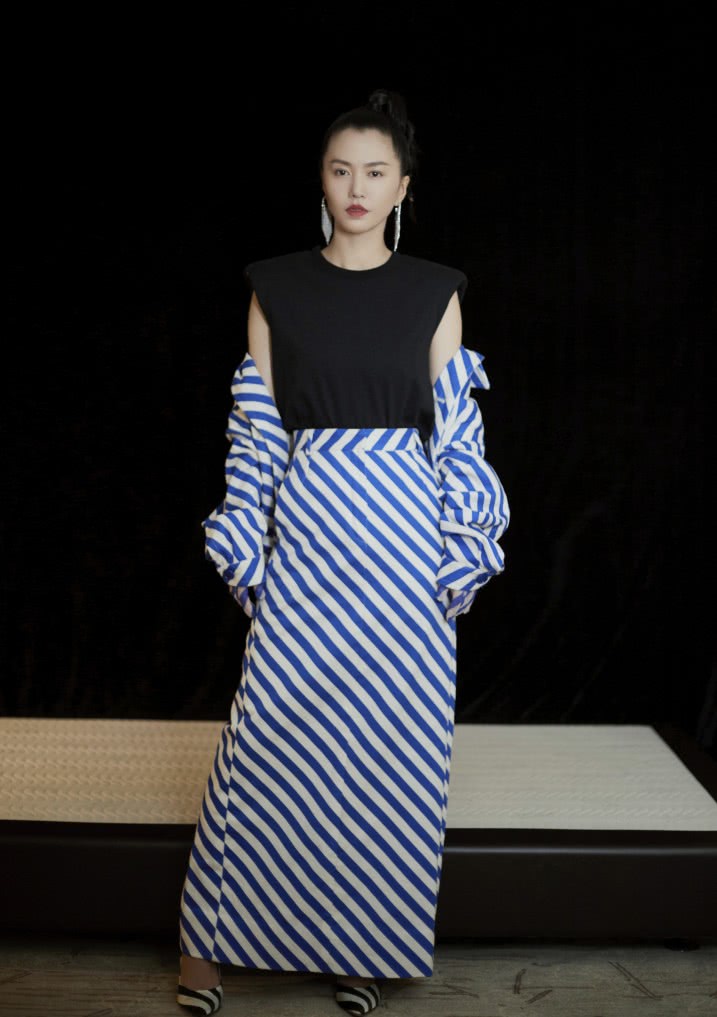 谭维维穿高跟鞋长裙,谭维维穿高跟鞋有多高