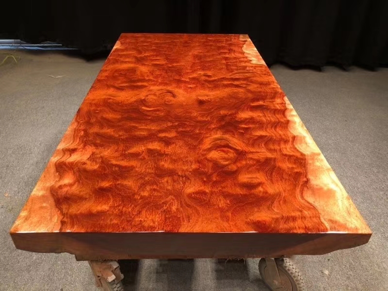 苏州家具城土豪桌*局骗**！8万天价桌出厂就9千，原料极像棺材板