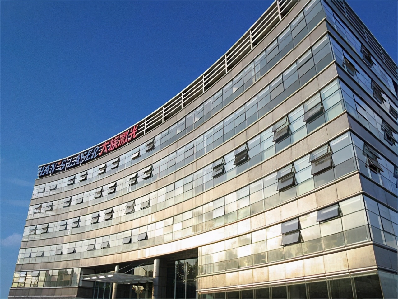 手握核心技术，国产激光巨头喜提10亿大单，从小作坊变身全球第三