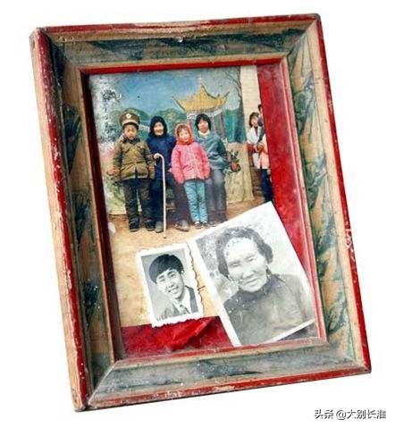 许家印两次登上城门楼照片,许家印登城门图片