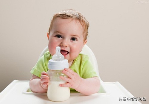 喝奶粉上火有哪些表现,宝宝喝奶粉后多久喝水