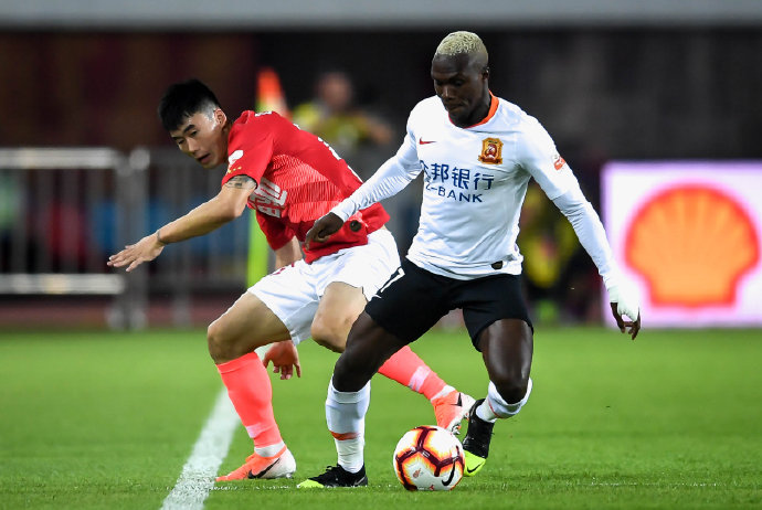 霸气！刘云破门血染赛场，武汉卓尔客场1比0恒大，豪取中超三连胜