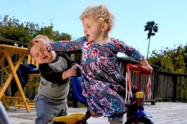 1岁半小孩总是哭爱发脾气怎么教,一岁多孩子哭闹发脾气要如何解决