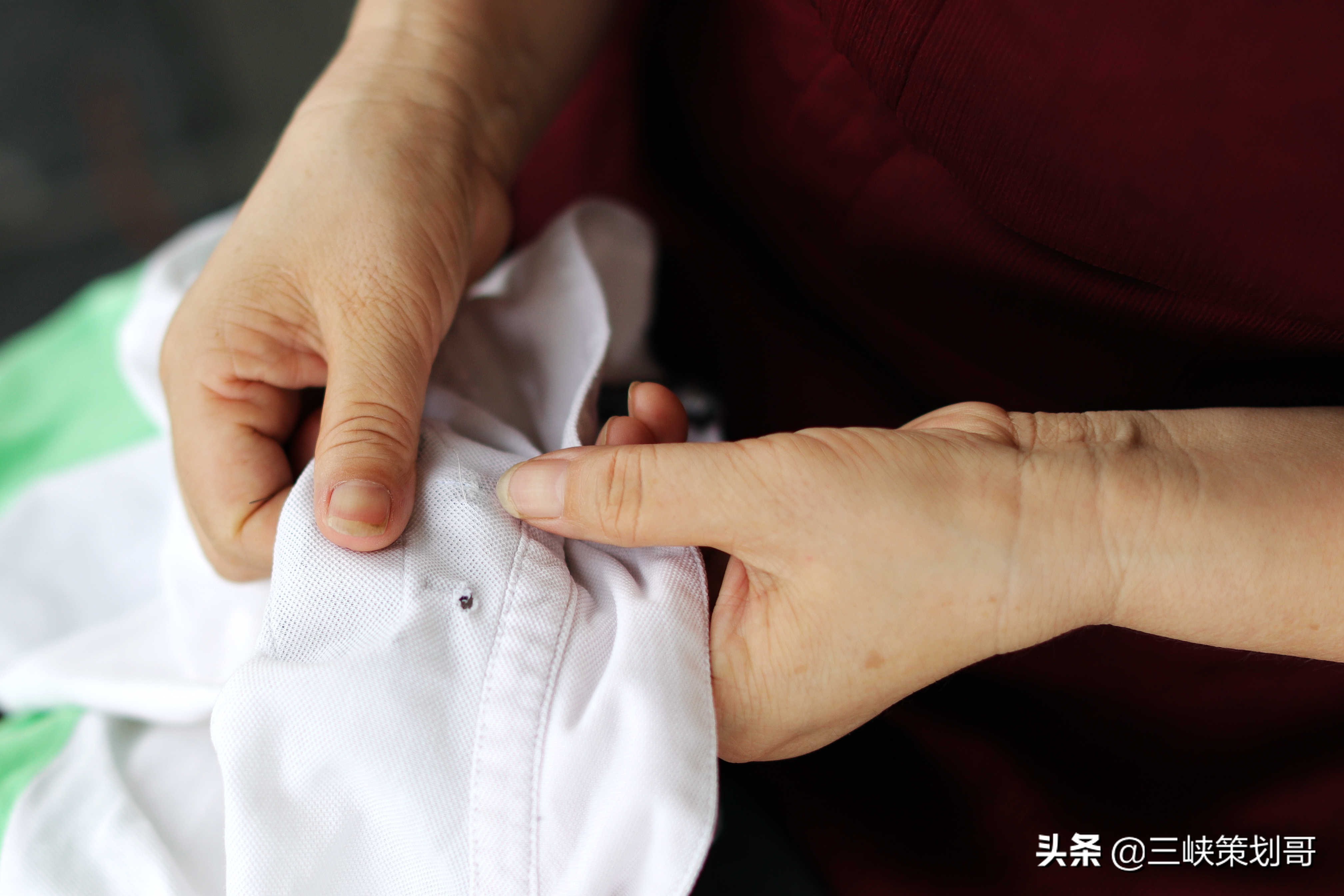 「宜昌城事」即将消失的记忆：街头的缝衣工