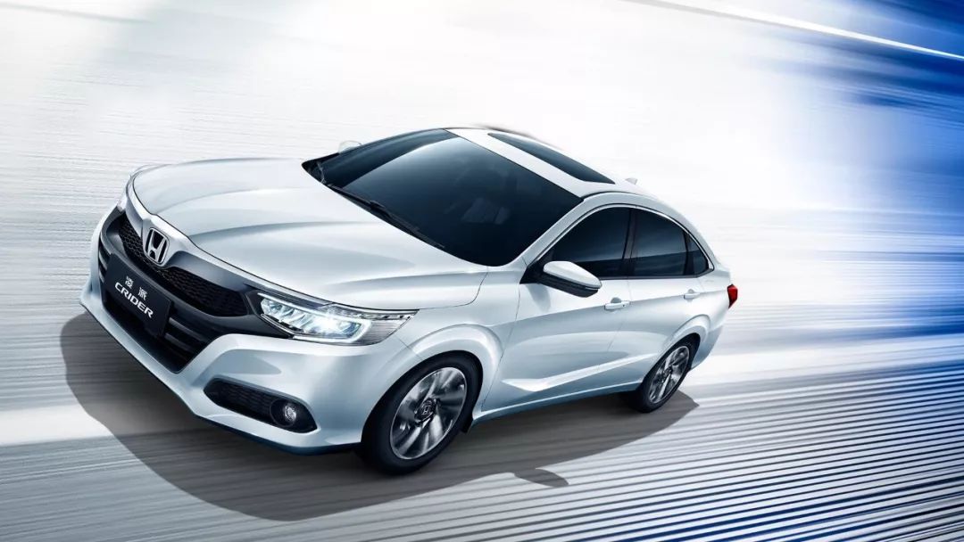 动力不足但是油耗不高,动力不输燃油版