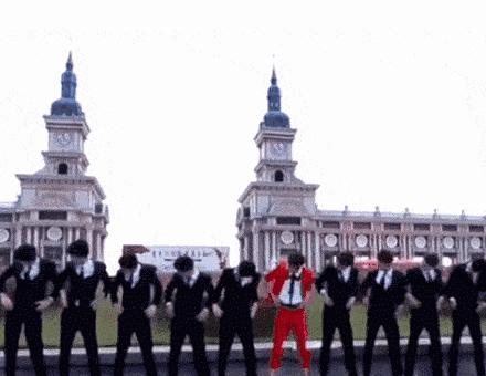 刷屏时尚界的“坎普风”，居然能摧毁美利坚？