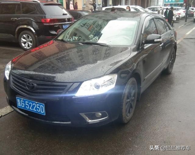 老款情怀车,凯美瑞老款油电混动