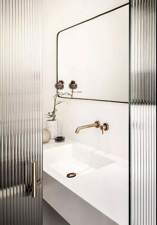 卫生间长虹玻璃透人解决方案,卫生间超白长虹玻璃效果