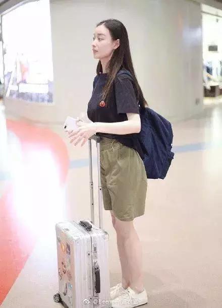 优衣库kaws联名连帽卫衣,优衣库联名kawst恤