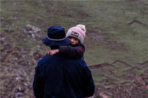 警察80岁,八零后白发民警