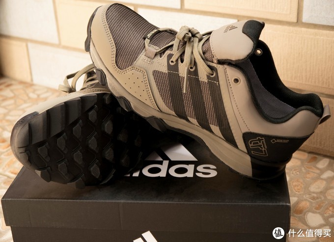 adidas阿迪达斯男子跑步鞋fy4320,阿迪达斯耐磨实战篮球鞋灰蓝开箱