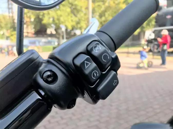 哈雷breakout突破者评测,哈雷突破者骑行体验