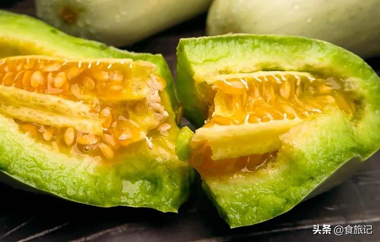 这瓜一肚子蜜汁,掰开就漏!闻着香、咬着脆、一口下去甜到醉