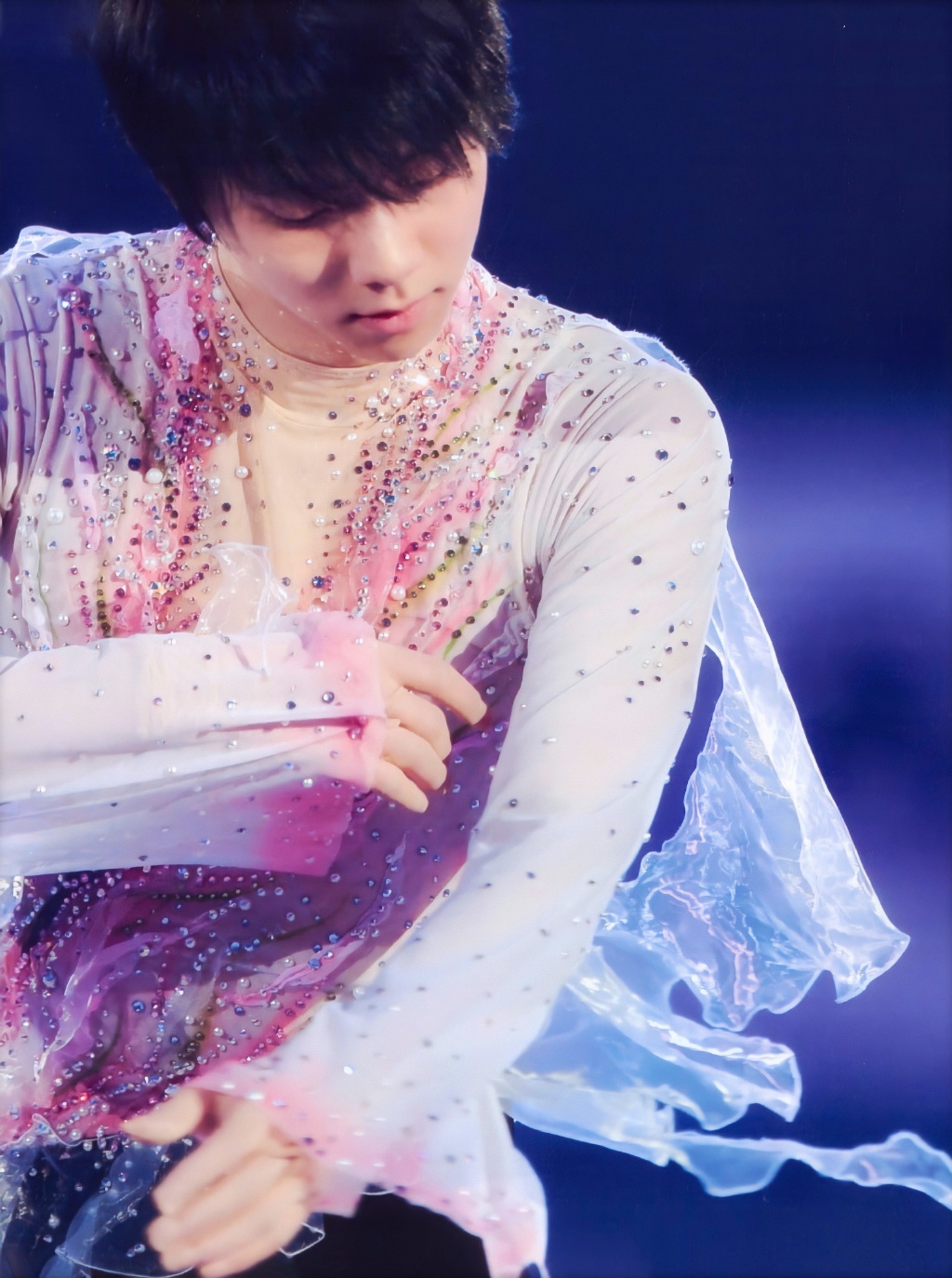 羽生结弦穿花衬衫2018,羽生结弦花衬衫拼接款