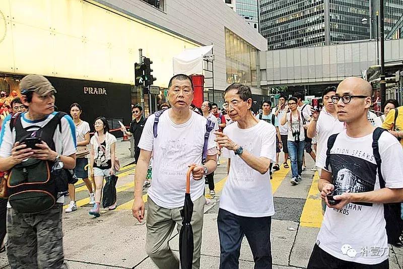 “儿子，废青的血是爸爸给你铺的路！”