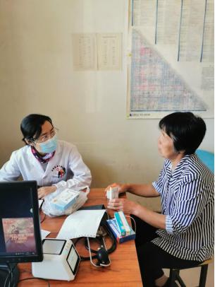 大山深处的老中医,大山里的老中医给姑娘看病