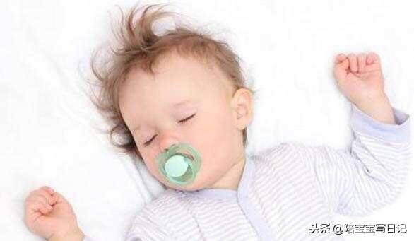 哭了不抱怎么安抚,婴儿5秒止哭的正确抱法