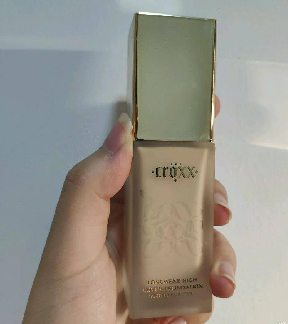 雅诗兰黛粉底液怎么选色不会暗沉,大牌雅诗兰黛粉底液