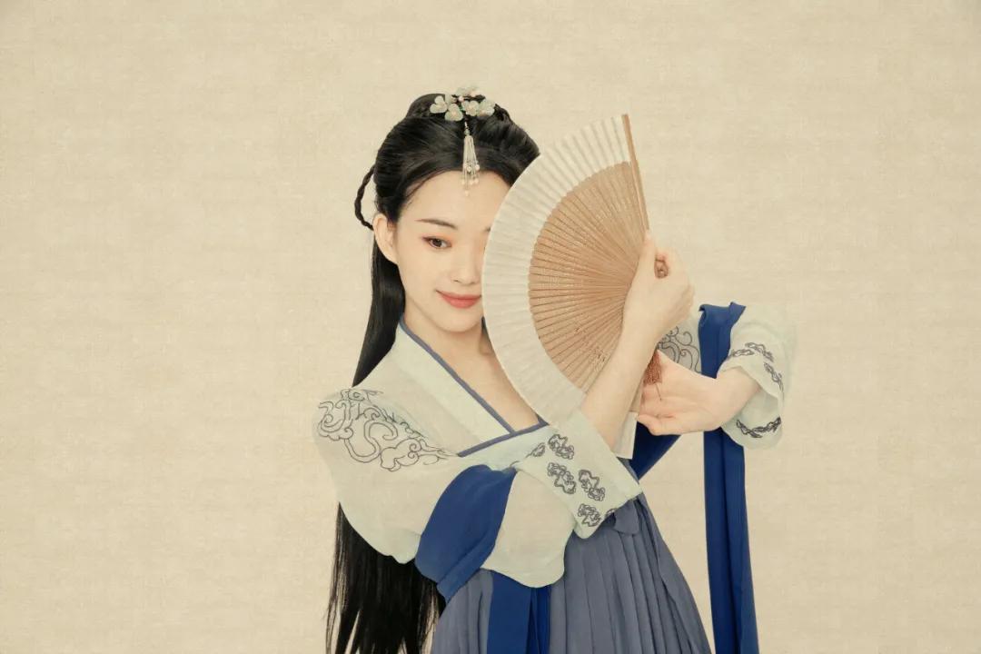 白居易逼死关盼盼的原诗,白居易为何要杀关盼盼