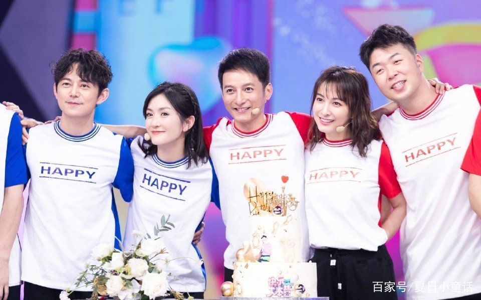 吴昕出售粉丝送的HelloKitty水晶