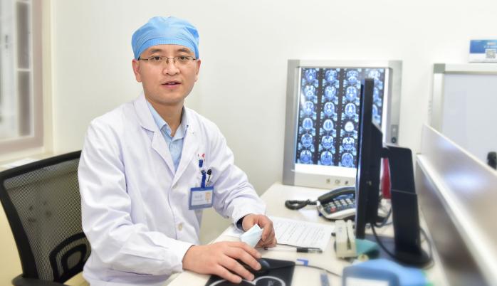 睡觉时脑出血突发昏迷,脑袋摔了颅内出血有什么后遗症