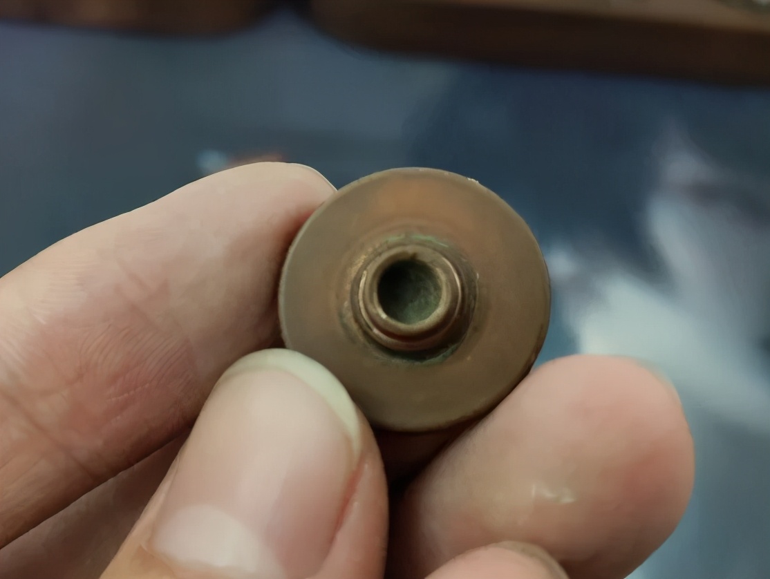 这个指尖陀螺不仅能转，还能啪啪啪？