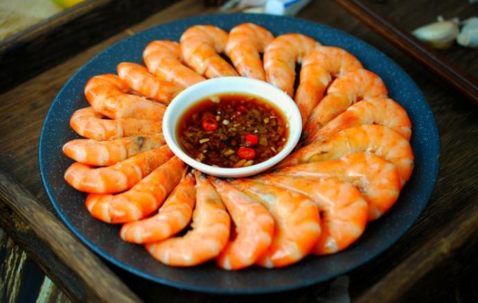 水煮大虾开水下锅还是冷水,水煮大虾是冷水下锅还是热水