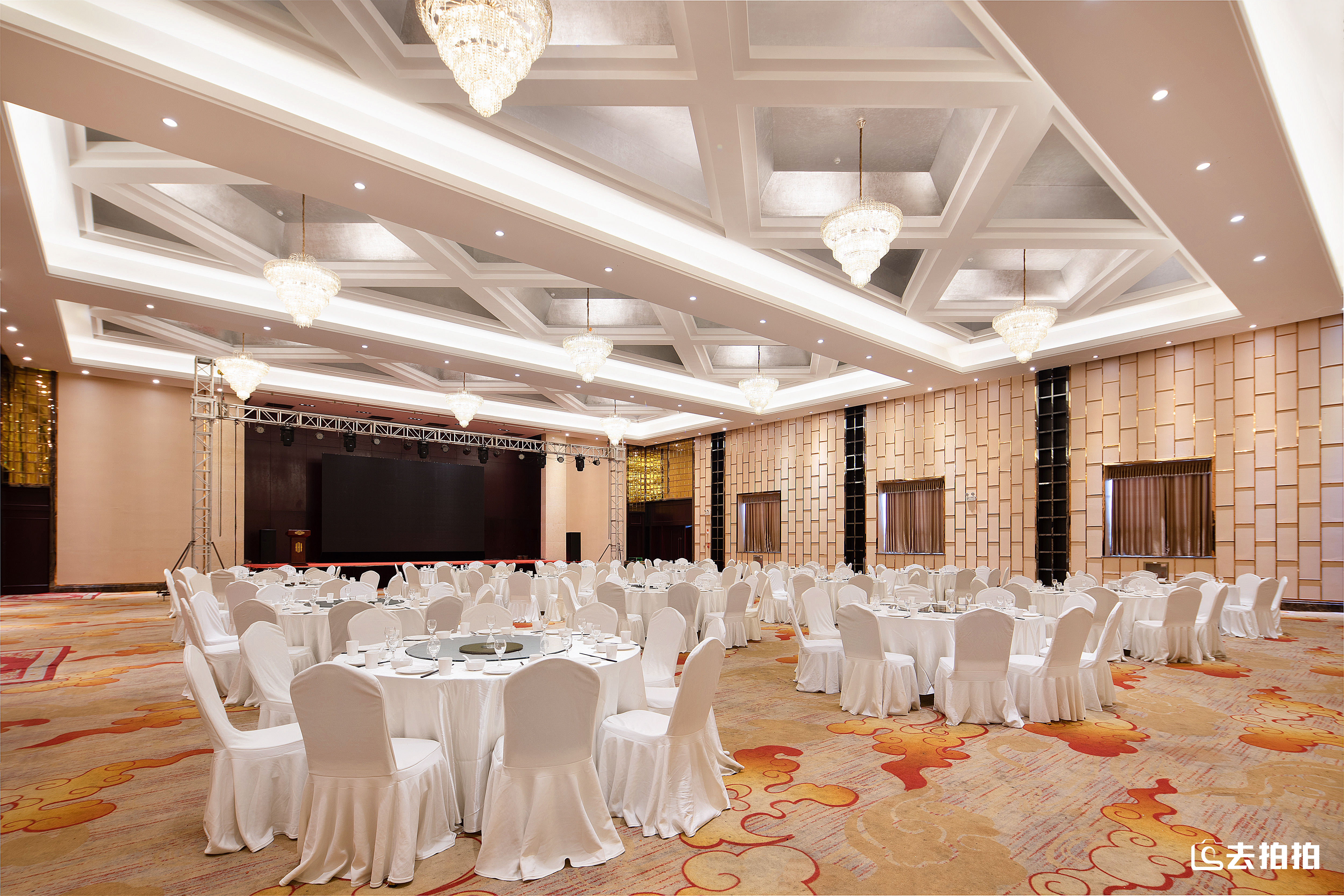 去拍拍蓝海酒店l做一片有温度的“蓝海”