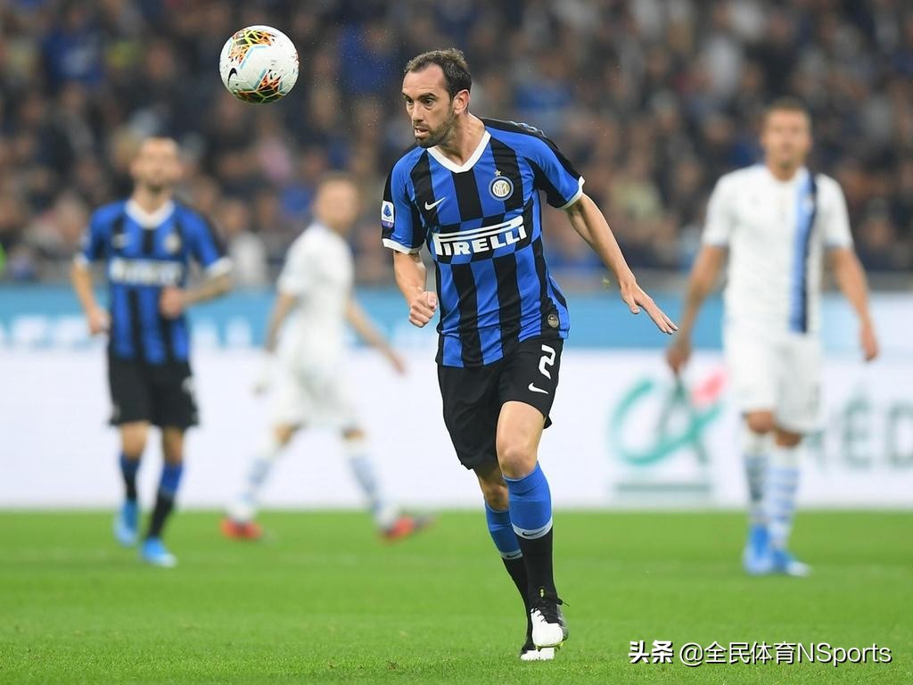 梅西和c罗站在一起,梅西与c罗巅峰对决阵容结果