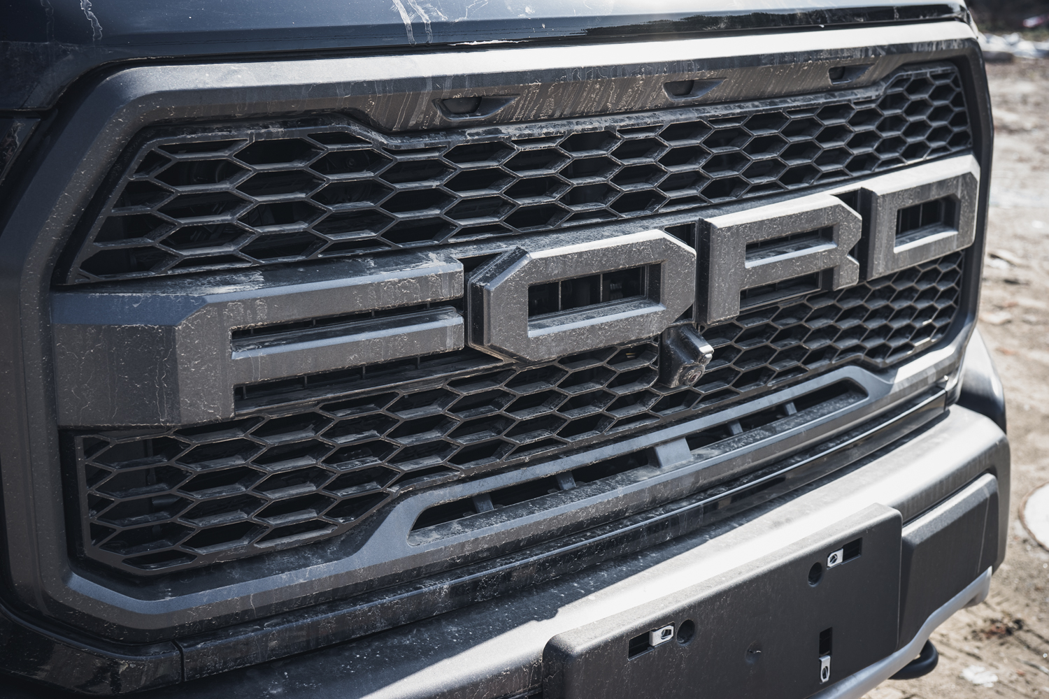 特斯拉cybertruck和福特f-150猛禽,福特猛禽f-150与小皮卡对比图