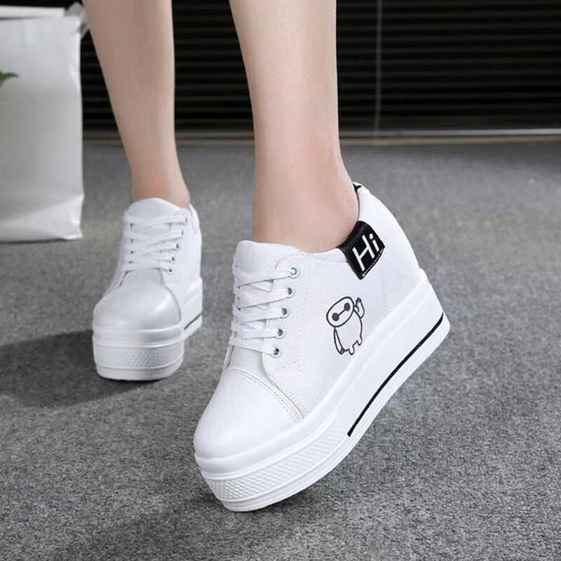 宋慧乔穿的这双鞋是什么牌子,宋慧乔最近穿的运动鞋