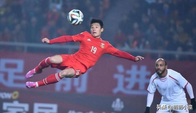 美团王兴吐槽男足引热议，苏群：中国足球不是痰盂，想吐就吐一口